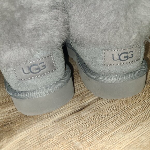 UGG size 8 Gray Sheepskin Fold Fur shearling Boots Short Booties - Picture 2 of 7